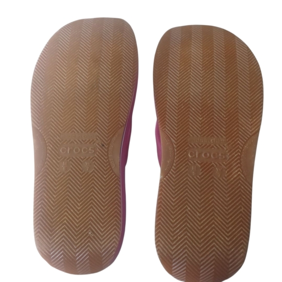 Clearout Final Crocs Womens Size 7 Pink Flip Flops Sandals Beach Open Toe - Picture 3 of 3